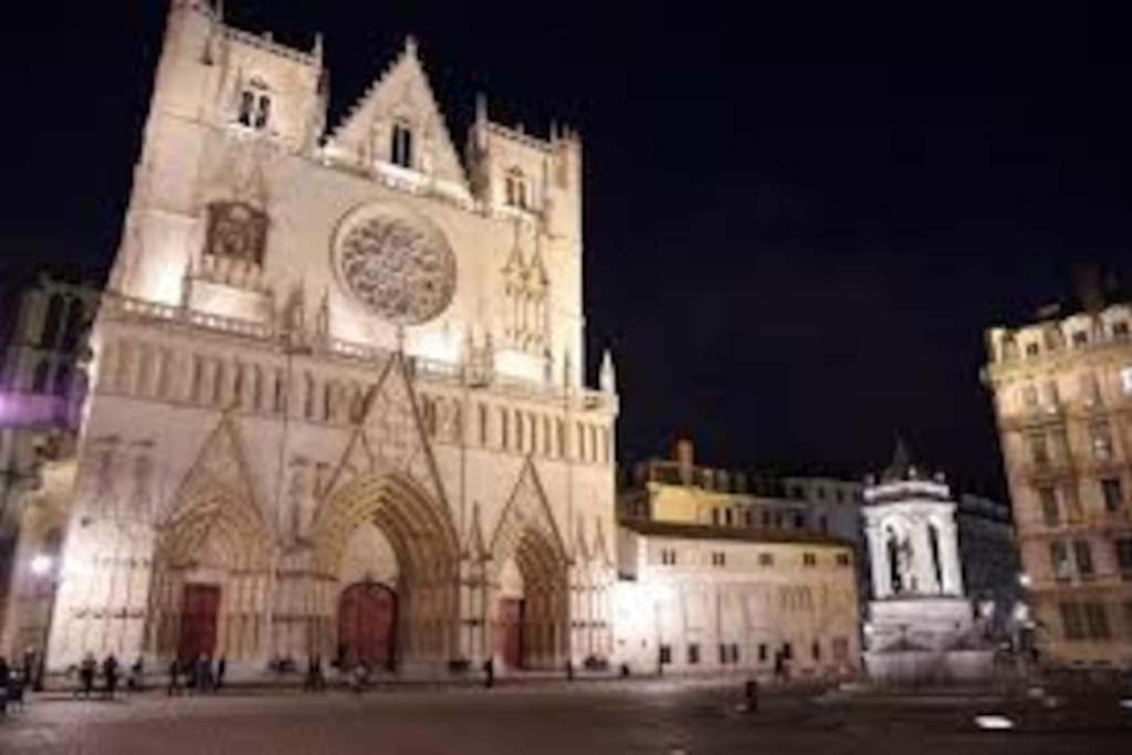 Apartamento Pepite Rare 8 Personnes Au Coeur Battant Du Vieux Lyon Exterior foto